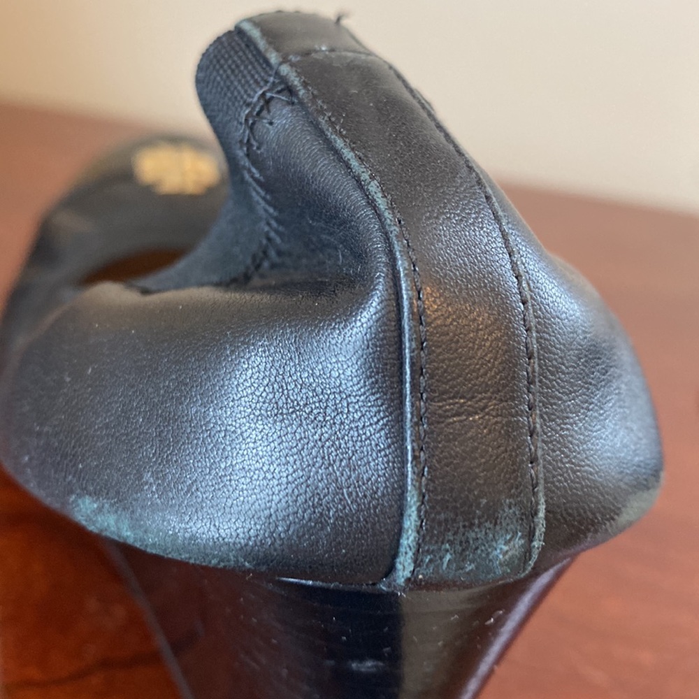 Tory Burch Jolie Black Leather SZ 9.5 Patent Toe Classic Preppy Chic Wedge Heels - Picture 14 of 16